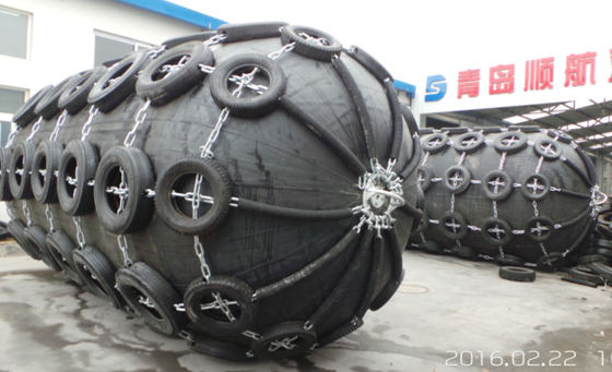 Fender de borracha pneumática de baixa manutenção Fender marítimo certificado CCS para aplicações de atracação de navios e proteção de portos