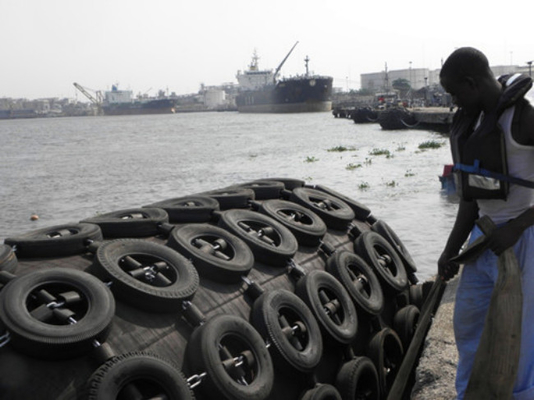Para-choque pneumático inflável de Marine Rubber 0.05mpa Yokohama dos para-choques do barco do estilingue