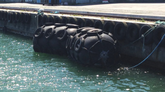 Tipo líquido barco de borracha pneumático do para-choque de Yokohama que entra o calibre de pressão inflável