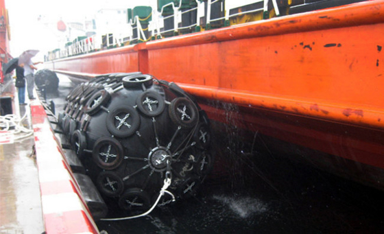 Explosão Marine Floating Pneumatic Rubber Fenders do para-choque do estilingue da tensão do ar anti